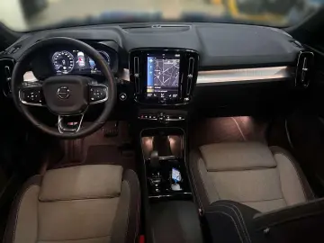 VOLVO XC40 Plus Dark Recharge Plug-In Hybrid 2WD