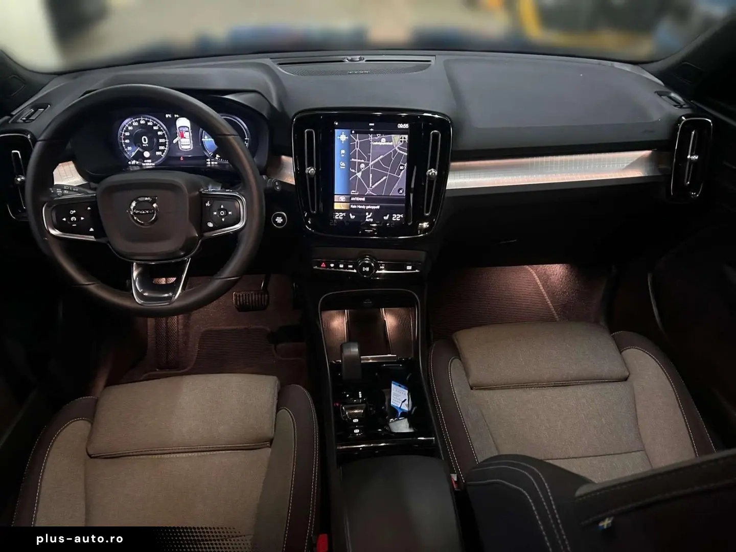 VOLVO XC40 Plus Dark Recharge Plug-In Hybrid 2WD