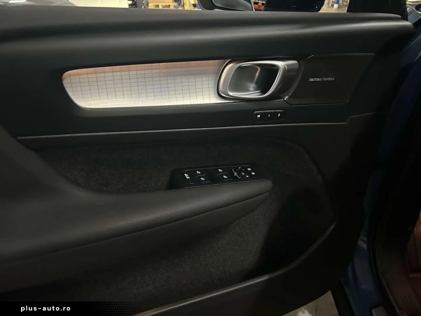 VOLVO XC40 Plus Dark Recharge Plug-In Hybrid 2WD