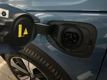 VOLVO XC40 Plus Dark Recharge Plug-In Hybrid 2WD