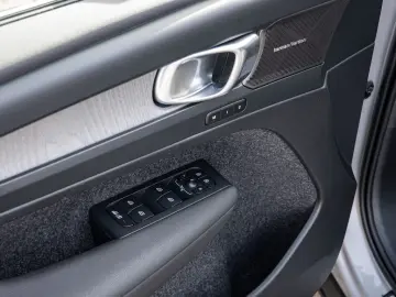 VOLVO XC40 B4 Ultimate Bright AWD