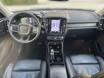 VOLVO XC40 Ultimate Bright Recharge Plug-In Hybrid 2WD