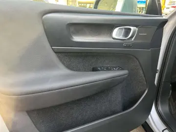 VOLVO XC40 Ultimate Bright Recharge Plug-In Hybrid 2WD