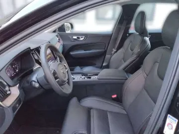 VOLVO XC60 Plus Dark 2WD