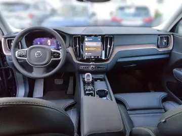 VOLVO XC60 Plus Dark 2WD