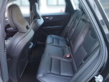 VOLVO XC60 Plus Dark 2WD