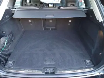 VOLVO XC60 Plus Dark 2WD