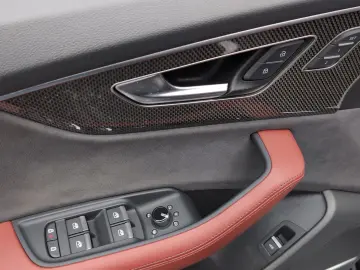 AUDI SQ8 4.0 TFSI qu HUD B&O Softcl AHK Pano ACC