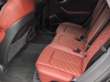 AUDI SQ8 4.0 TFSI qu HUD B&O Softcl AHK Pano ACC