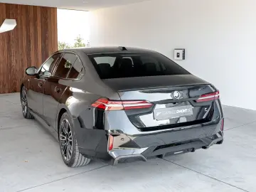 BMW 530 e M pack  Head-up  Bowers  Wilkins  360