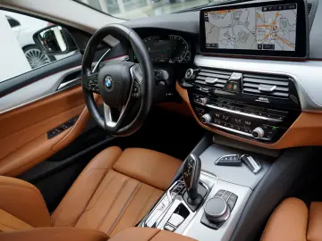 BMW 545e xDrive Business Innovations 360 Head Distr