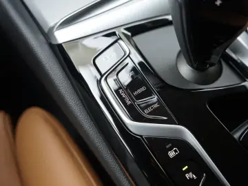 BMW 545e xDrive Business Innovations 360 Head Distr