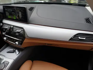 BMW 545e xDrive Business Innovations 360 Head Distr