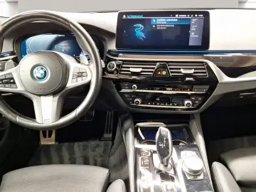 BMW 545e xDrive Limousine M Sport Harman K Head-Up