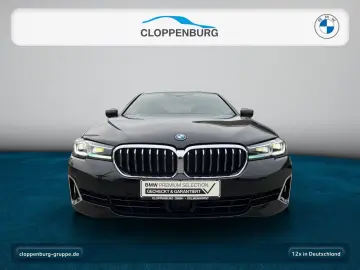 BMW 545e xDrive Limousine Luxury Line Head-Up Navi