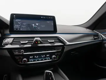 BMW 545e xD M Sport Kamera DAB 4xKlima Alarm 19Zoll