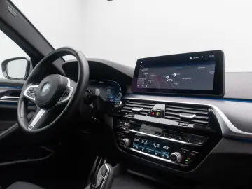 BMW 545e xD M Sport Kamera DAB 4xKlima Alarm 19Zoll
