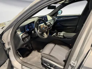 BMW 545e xDrive M Sport AHK Glasdach H&K