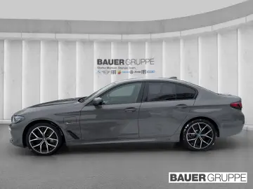 BMW 545 e xDrive M Sport Laserlicht AHK Memory HUD H