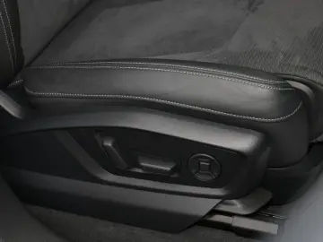 AUDI Q8 45 TDI quattro S line tiptronic