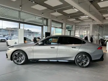 BMW 550e xDrive M-Sportpaket ad.LED Sitzlüftung B&W