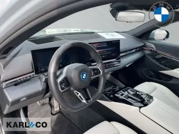 BMW 550 e xDrive Limousine M Sport LC Prof ACC B&W