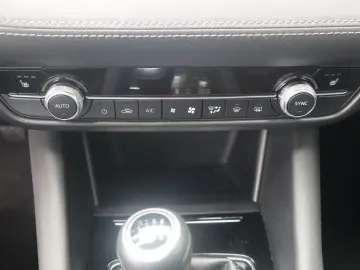 MAZDA 6 L G-145 Center-Line  Aktion  NAVI ACAA MRCC SH