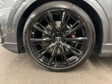 AUDI SQ8 TFSI tiptr. 360 K MATRIX PANO HUD VIRTUAL