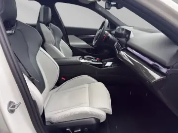 BMW M5 Touring AHK 0 5%DW Verst.