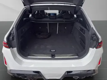 BMW M5 Touring AHK 0 5%DW Verst.