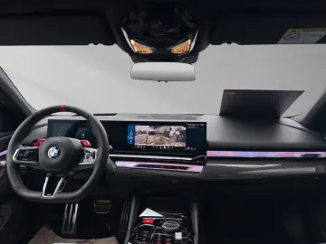 BMW M5 Touring AHK 0 5%DW Verst.