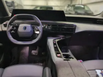 PEUGEOT 5008 ALLURE HYBRID DSC6  7 SITZER SHZ PDC KAMERA