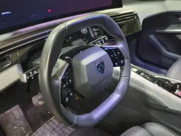 PEUGEOT 5008 ALLURE HYBRID DSC6  7 SITZER SHZ PDC KAMERA