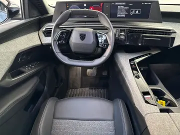 PEUGEOT 5008 1 2 Allure Hybrid 145 e-DSC6 (Blue Ingaro)