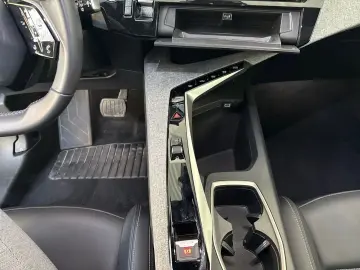 PEUGEOT 5008 1 2 Allure Hybrid 145 e-DSC6 (Blue Ingaro)