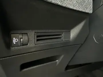 PEUGEOT 5008 1 2 Allure Hybrid 145 e-DSC6 (Blue Ingaro)