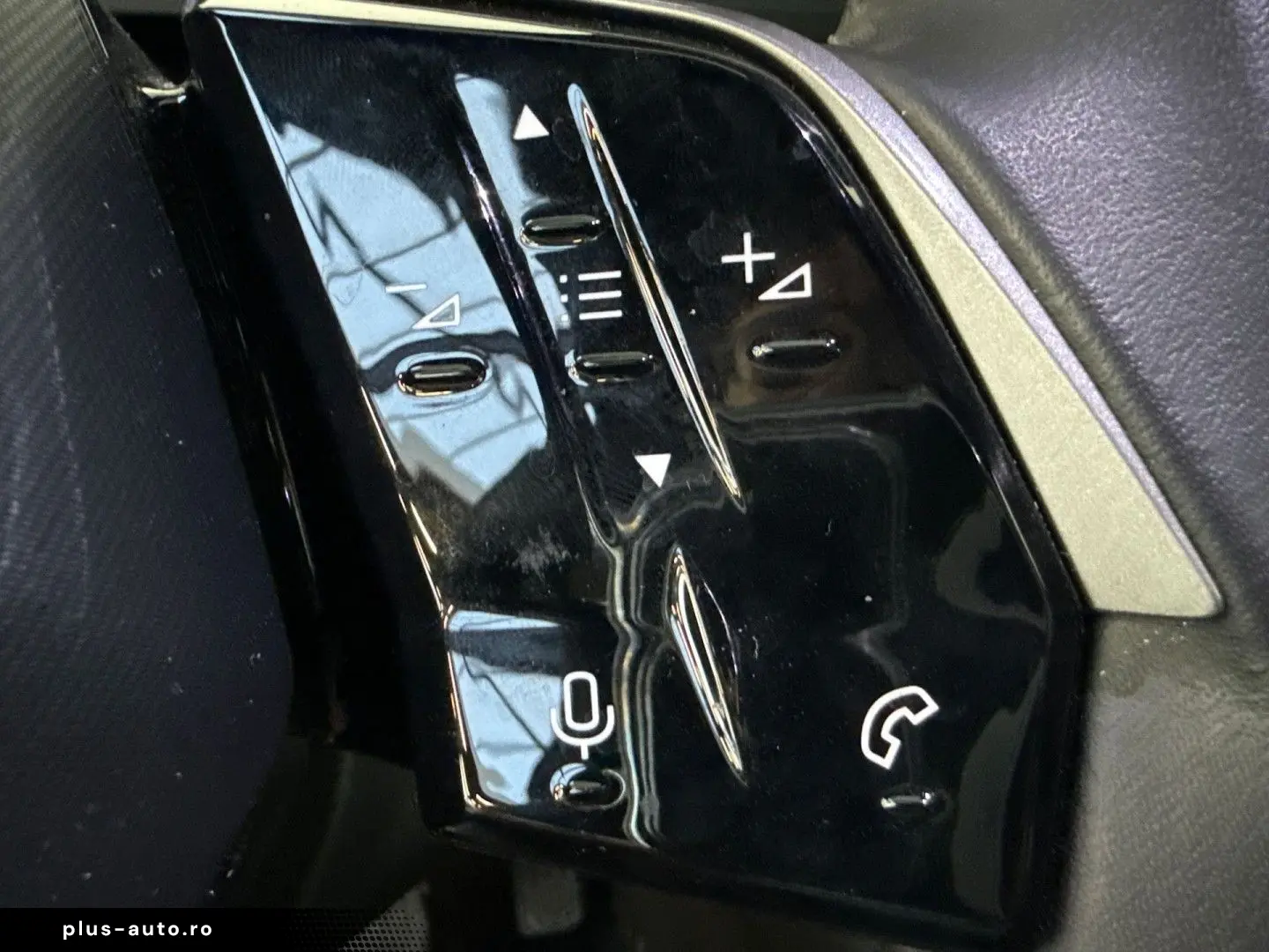 PEUGEOT 5008 1 2 Allure Hybrid 145 e-DSC6 (Blue Ingaro)