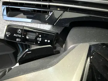 PEUGEOT 5008 1 2 Allure Hybrid 145 e-DSC6 (Blue Ingaro)