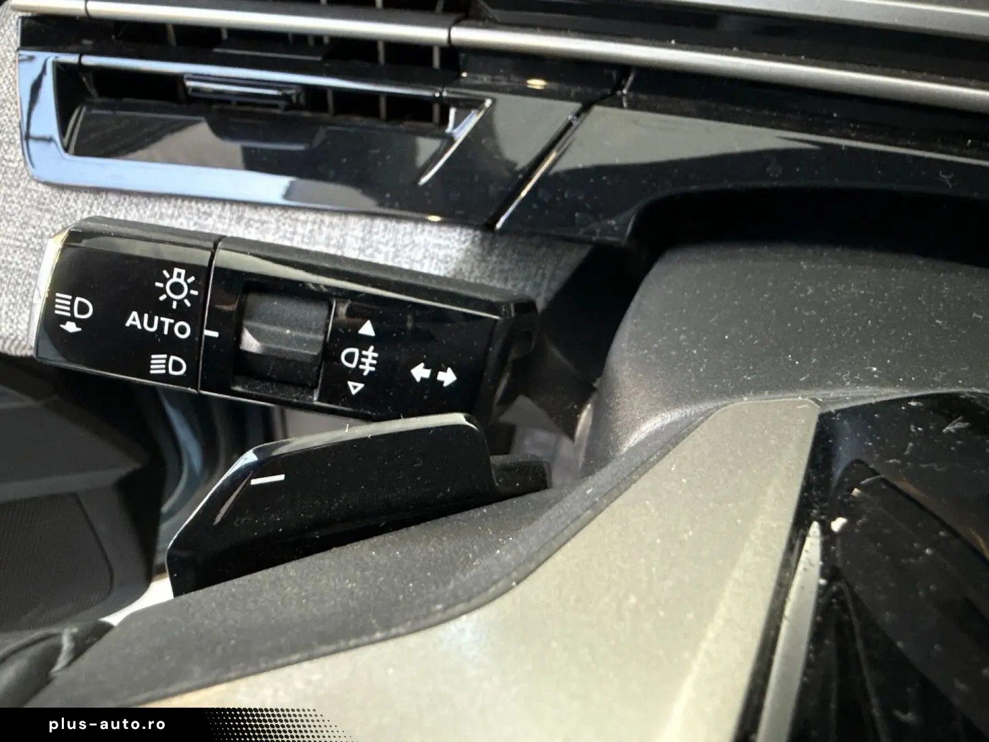 PEUGEOT 5008 1 2 Allure Hybrid 145 e-DSC6 (Blue Ingaro)