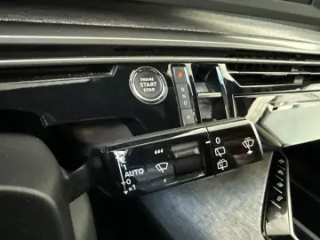 PEUGEOT 5008 1 2 Allure Hybrid 145 e-DSC6 (Blue Ingaro)