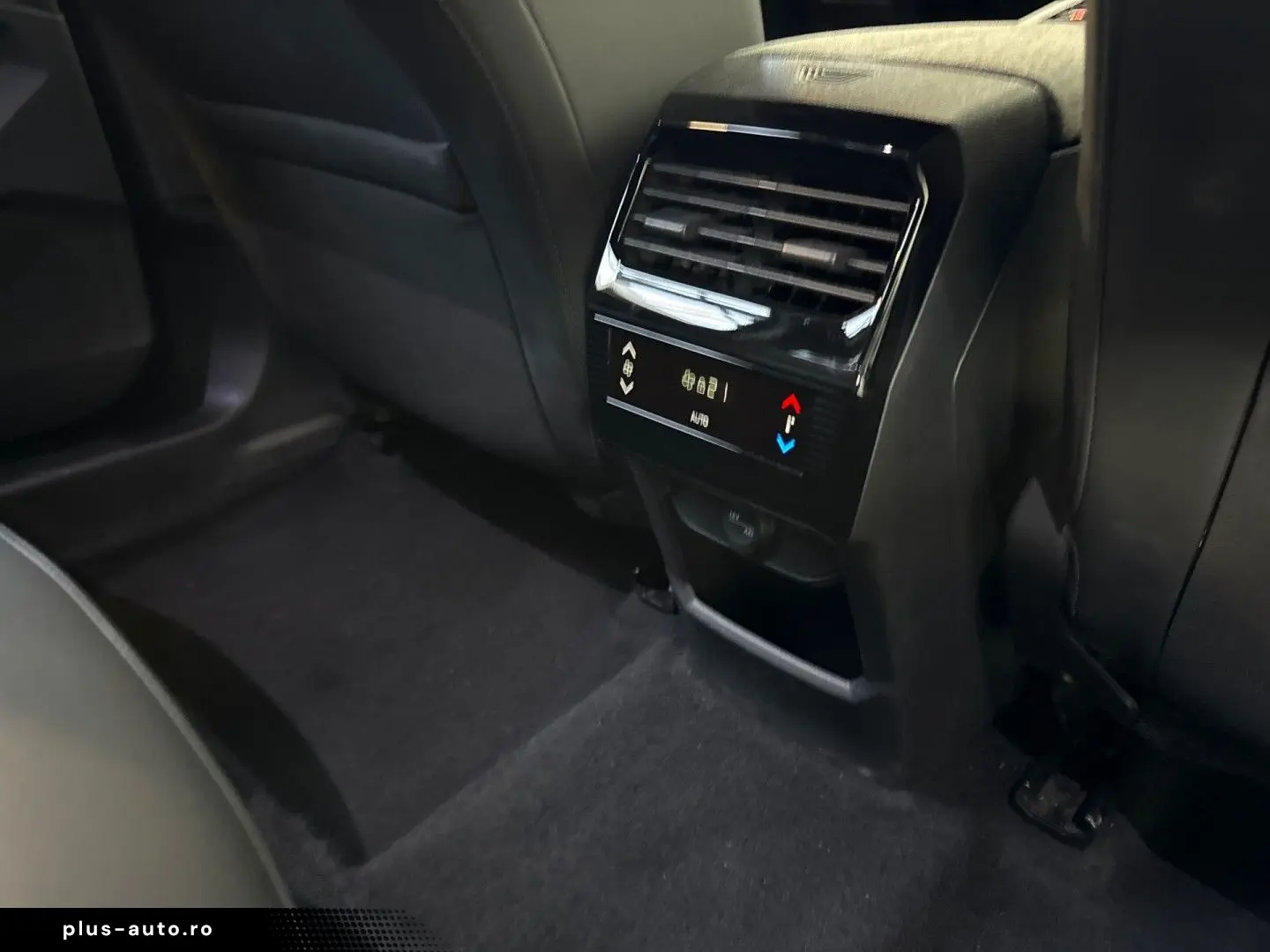 PEUGEOT 5008 1 2 Allure Hybrid 145 e-DSC6 (Blue Ingaro)