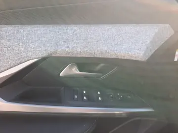 PEUGEOT 5008 1.2 136 A llure 7 Sitzer Navi Kamera LED