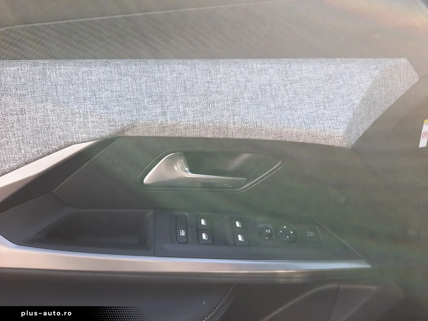 PEUGEOT 5008 1.2 136 A llure 7 Sitzer Navi Kamera LED