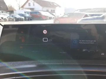 PEUGEOT 5008 1.2 136 A llure 7 Sitzer Navi Kamera LED