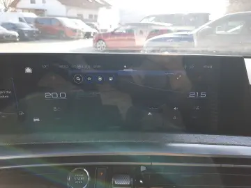 PEUGEOT 5008 1.2 136 A llure 7 Sitzer Navi Kamera LED