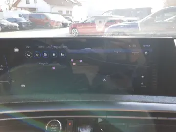 PEUGEOT 5008 1.2 136 A llure 7 Sitzer Navi Kamera LED