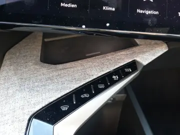 PEUGEOT 5008 1.2 136 A llure 7 Sitzer Navi Kamera LED