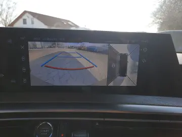 PEUGEOT 5008 1.2 136 A llure 7 Sitzer Navi Kamera LED