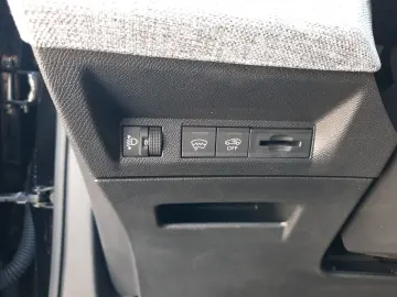 PEUGEOT 5008 1.2 136 A llure 7 Sitzer Navi Kamera LED