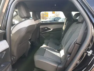 PEUGEOT 5008 1.2 136 A llure 7 Sitzer Navi Kamera LED